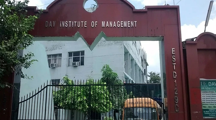 DAV College